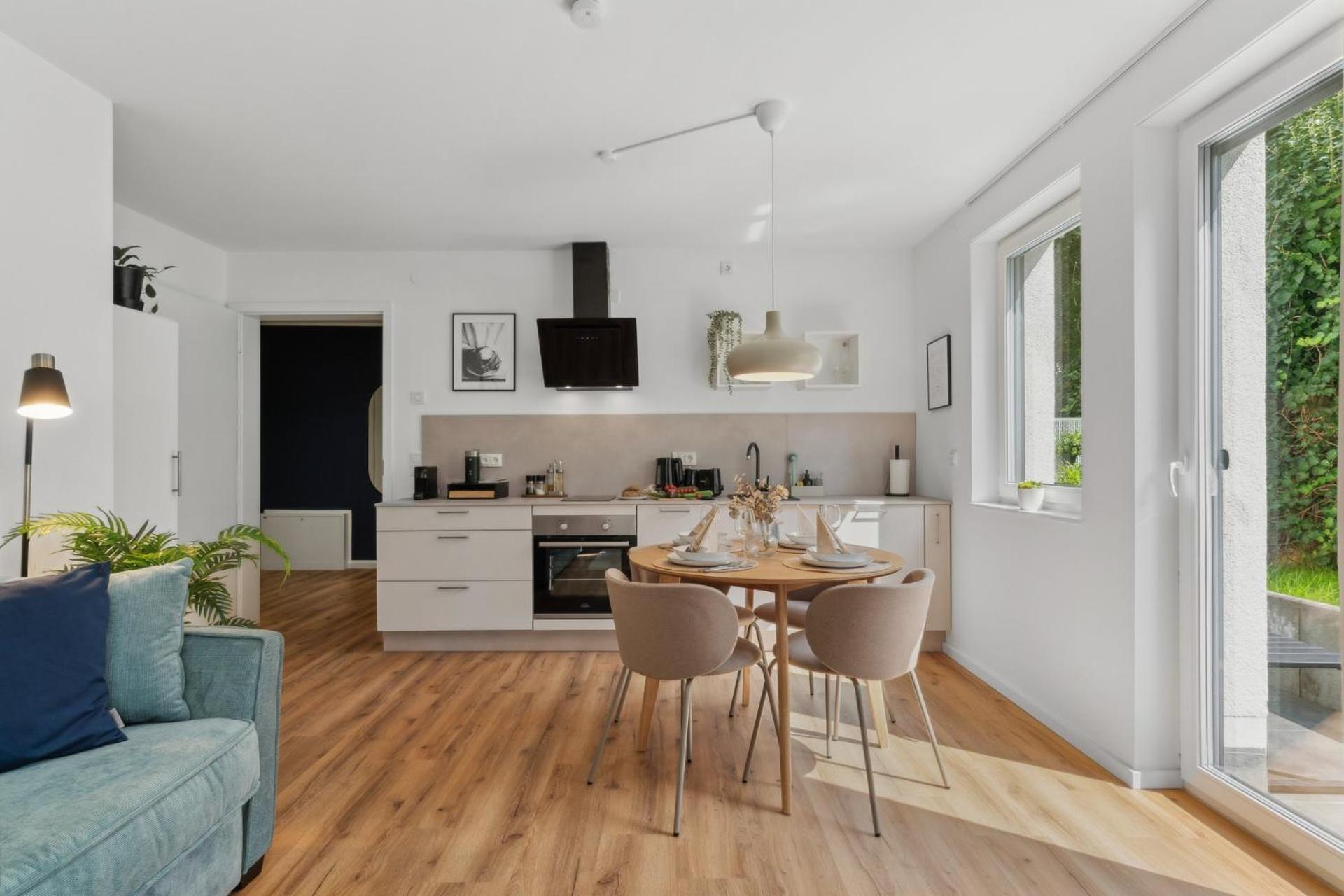 Zwei Apartments Fuer Bis Zu 8 Personen Zentral, Modern, Mit Terrasse & Balkon บีเลอเฟล์ด ภายนอก รูปภาพ