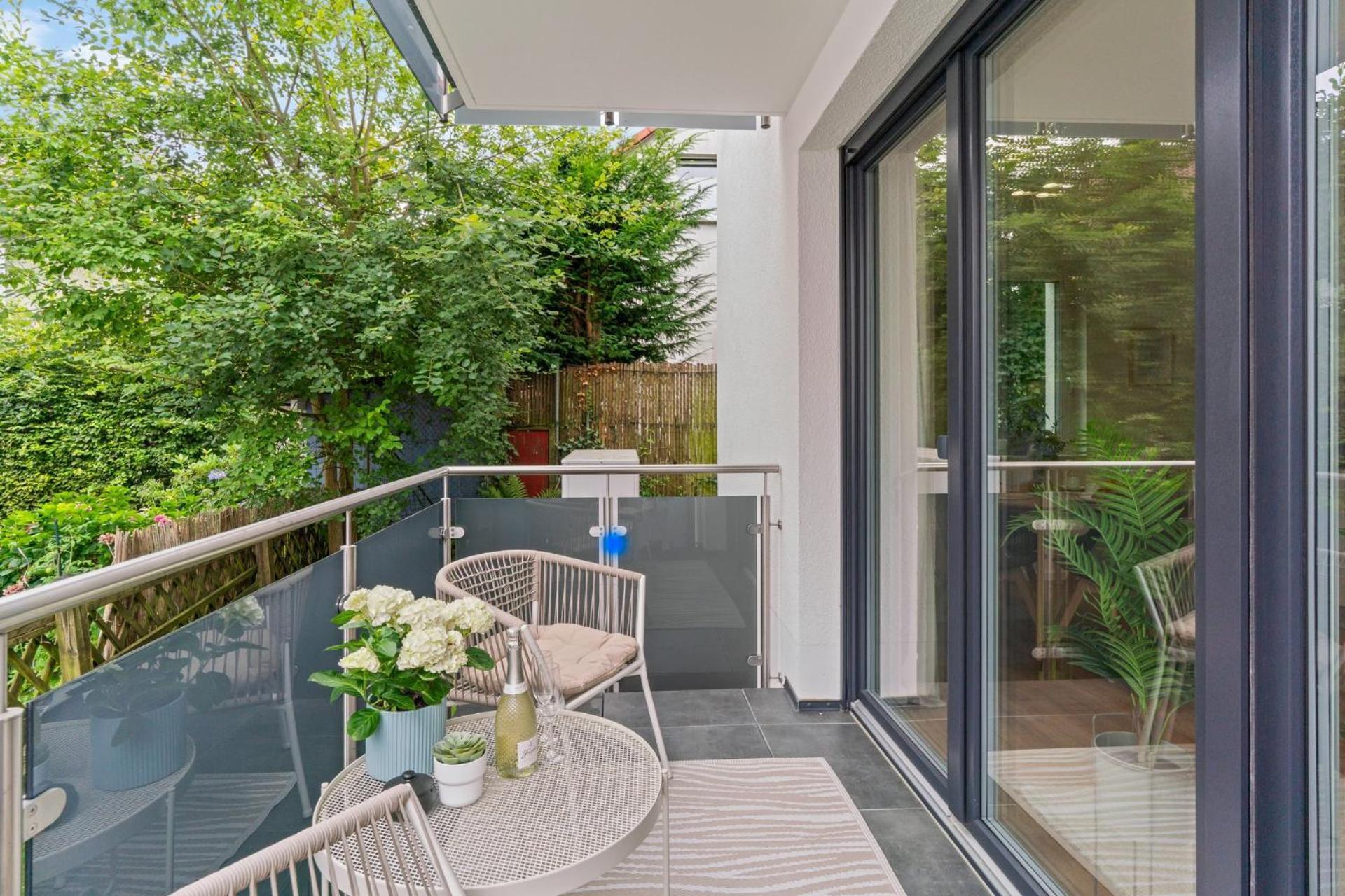 Zwei Apartments Fuer Bis Zu 8 Personen Zentral, Modern, Mit Terrasse & Balkon บีเลอเฟล์ด ภายนอก รูปภาพ